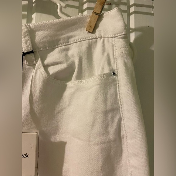 Sneak Peek white distressed jeans size 11 NWT - Picture 4 of 9